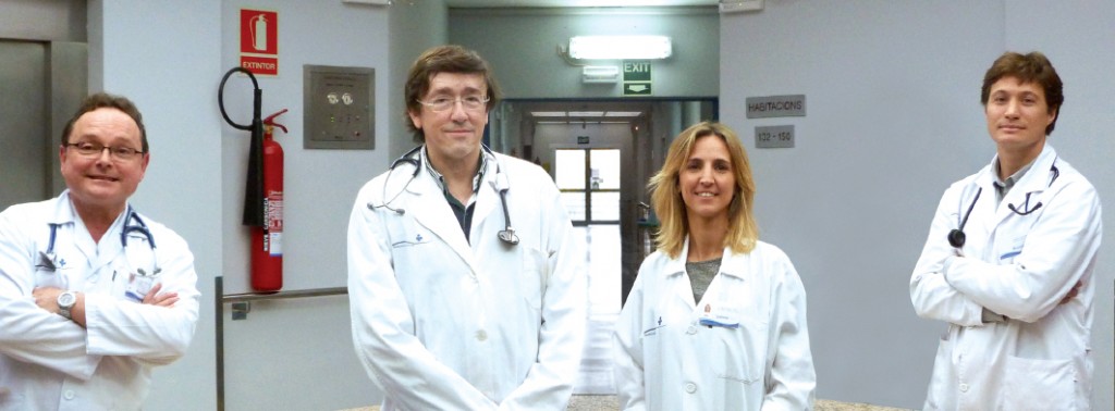 El doctor José Luís García, (en el centro), Especialista en Medicina Interna, la Dra. Mónica Marín, el Dr. Hernán Pra, y el Dr. Leonardo Reyes -especializado en Neumología.